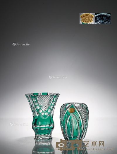 19世纪制 圣朗博限量版绿色水晶花瓶 （一对） 开口花瓶高24cm；直径18.5cm；收口花瓶高20cm；直径;1