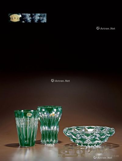 19世纪制 圣朗博绿色水晶花瓶、果盆套组 弧线花瓶高22.5cm；直径15cm；直线花瓶高21cm；直径15