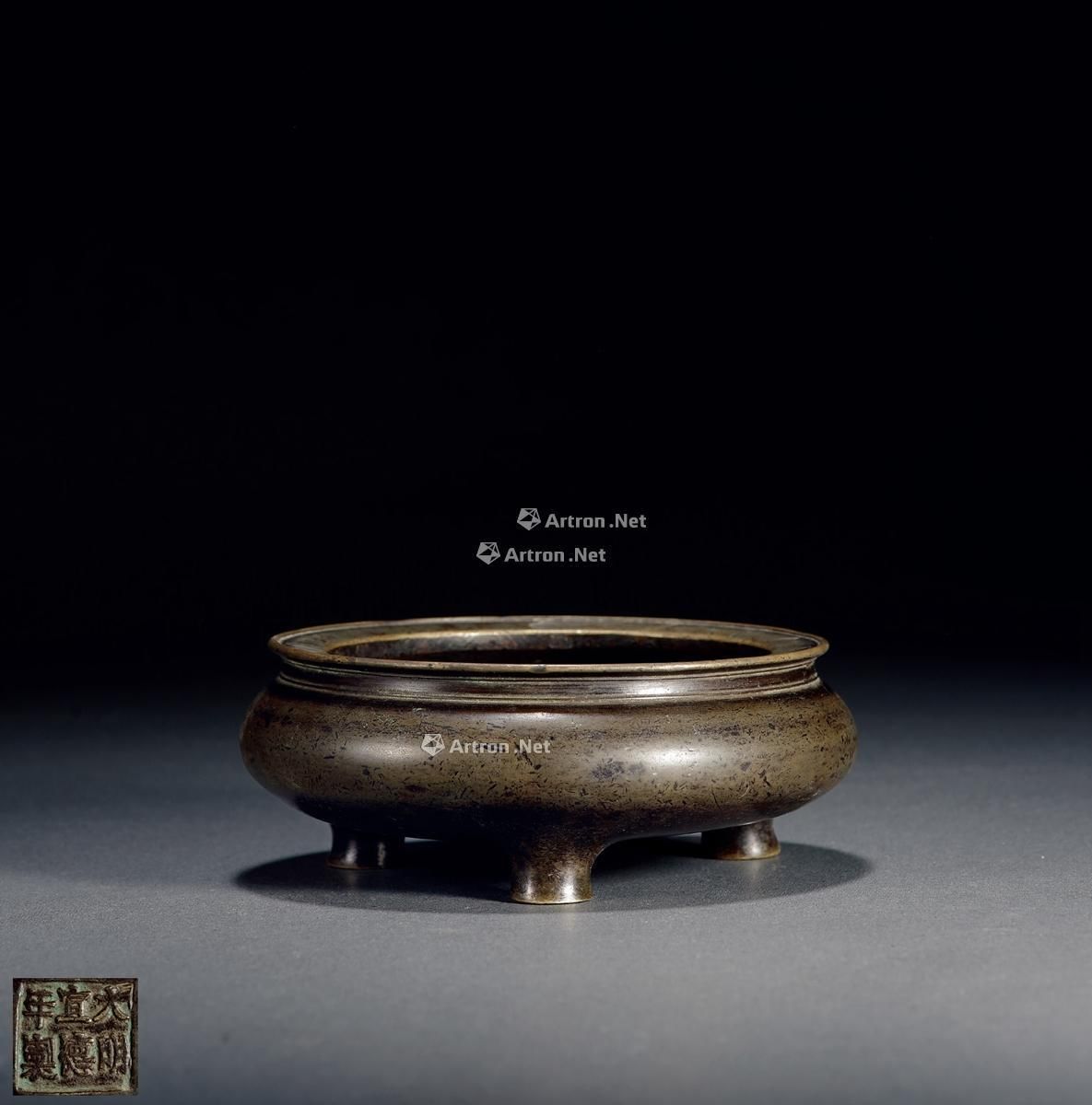 清早期 大明宣德年制款蟹壳青铜鬲式炉 高5.4cm;通径13cm;重1017g