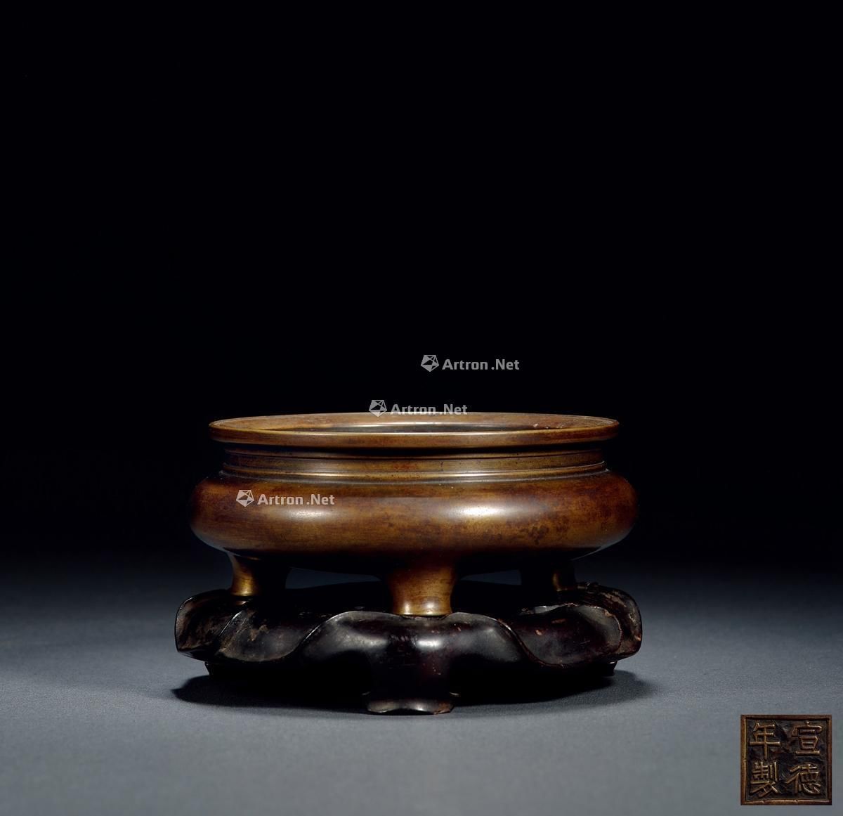 明 宣德年制款铜鬲式炉 带座高5.1cm;通径11.4cm;重891g