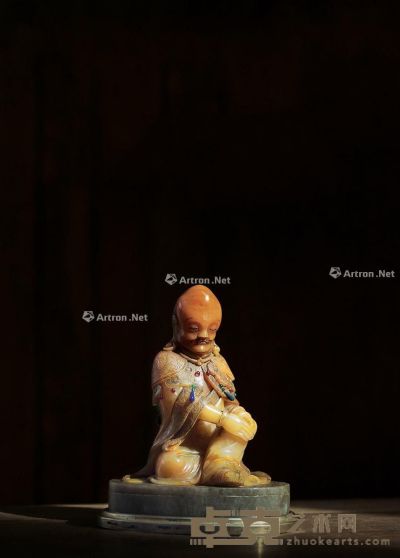 清早期 西班牙皇室成员旧藏周尚均制寿山石雕抱膝罗汉像 高：11.5cm