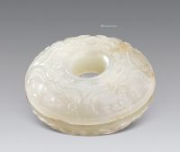 清中期 白玉雕饕餮纹环形香盒
