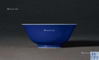 清嘉庆 霁蓝釉碗