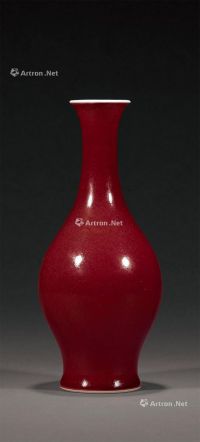 清雍正 霁红釉橄榄瓶