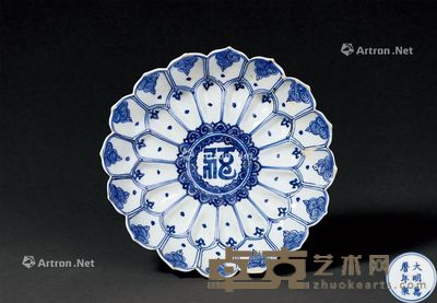 明万历 青花梵文莲瓣盘 直径18.9cm