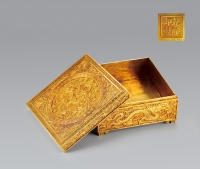 清 造办处风格浮雕鎏金盒 