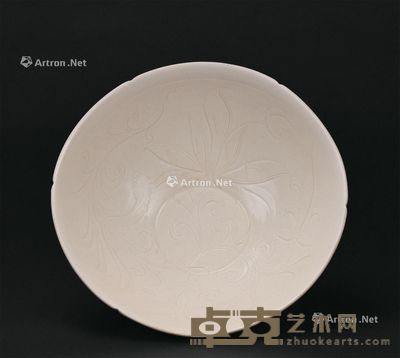 金/元 定窑刻牡丹花纹碗 直径22.3cm
