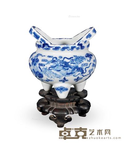 清 青花狮子戏球桥耳炉 高11.8cm