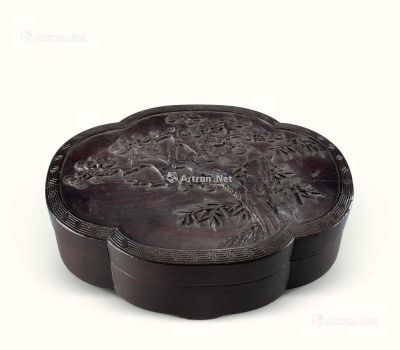 清乾隆（1736-1795） 紫檀刻双清纹海棠形盖盒