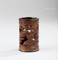 清代(1644～1911) 竹镂雕果叶纹小笔筒