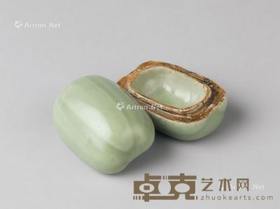 宋代(960～1279) 龙泉窑梅子青瓜形香盒 长5.1cm；宽3.5cm；高3.4cm?