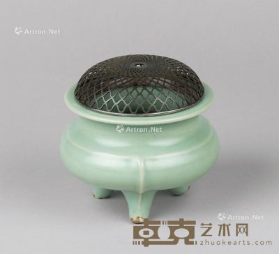 宋代(960～1279) 龙泉窑鬲式炉 直径11.7cm；高8.8cm?