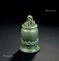 明代(1368～1644) 龙泉窑青瓷刻花狮子钮香熏