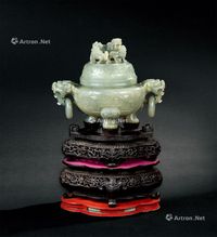 清代(1644～1911) 青玉饕餮纹双兽环耳三兽钮三足香炉