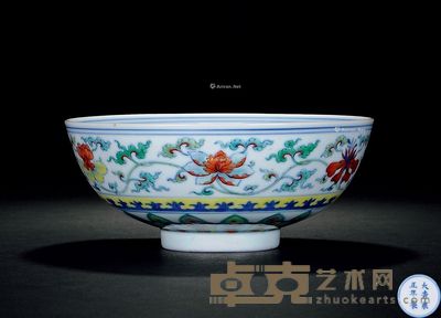 清雍正 斗彩缠枝郁金花卉纹碗 直径14.9cm