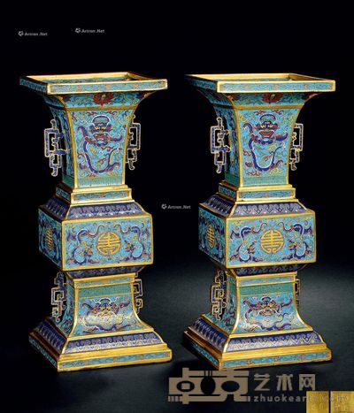 清乾隆 铜胎掐丝珐琅双龙捧寿夔耳方觚 （一对） 高31.5cm