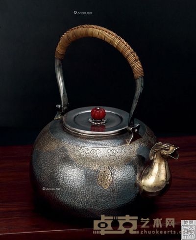 约19世纪 荣真造·鎏金兽口·银壶 高24.8cm；宽22cm