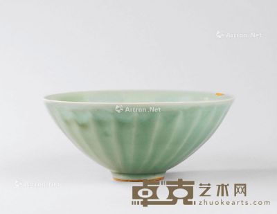宋代(960-1279) 龙泉窑青瓷莲瓣碗 直径16.5cm；高7cm
