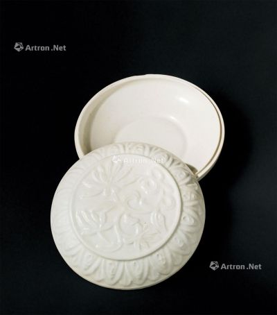 金代(1115-1234) 莲花纹白瓷定窑粉盒
