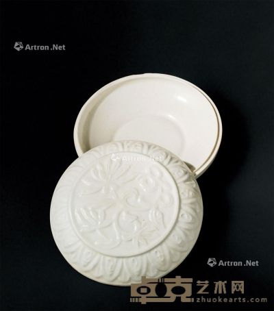 金代(1115-1234) 莲花纹白瓷定窑粉盒 直径11.6cm；高4.5cm