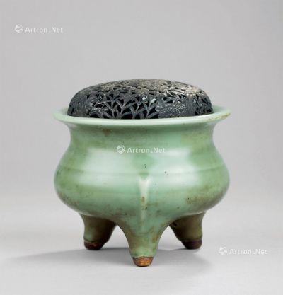 南宋(1127-1279) 龙泉窑青瓷三足香炉