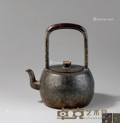 清代(1644-1911) 锡制提梁壶 长13.2cm；高15.5cm