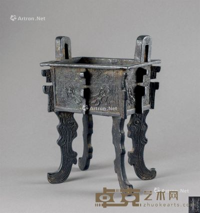 清代(1644-1911) 青铜饕餮纹香炉 高23cm