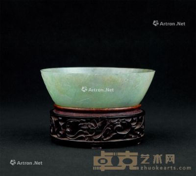清代(1644-1911) 翡翠花卉纹盘 --