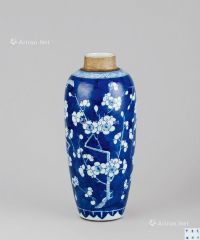 清代(1644-1911) 青花梅花纹花瓶