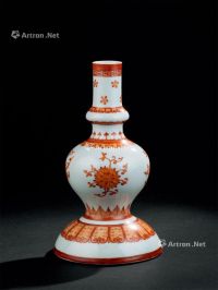 清代(1644-1911) 矾红彩宝相纹甘露瓶
