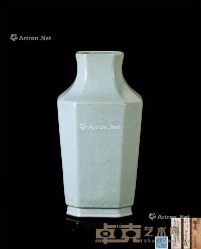清乾隆(1736-1795) 仿汝窑八方瓶 高33.5cm