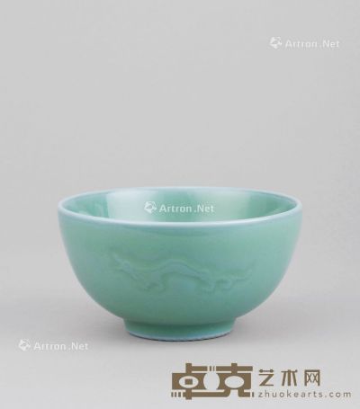 青瓷龙纹碗 直径13cm；高6.9cm
