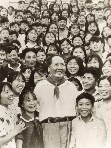 侯波 1959年 毛泽东和韶山中学的师生们