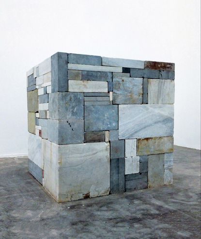 赵赵 2012年作 重复 白色大理石、石灰色石