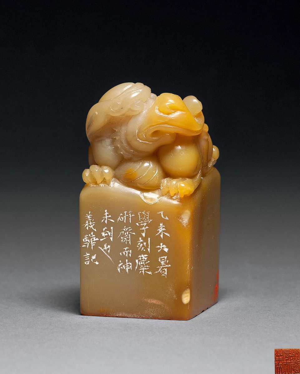 寿山石兽钮印章 2.8×2.8×5.7cm