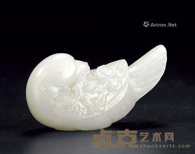 清 青白玉喜鹊衔梅摆件 长6.4cm；宽2.2cm；高3.4cm