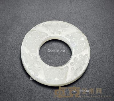 清 白玉浮雕兽纹玉环 直径5.5cm；厚0.7cm