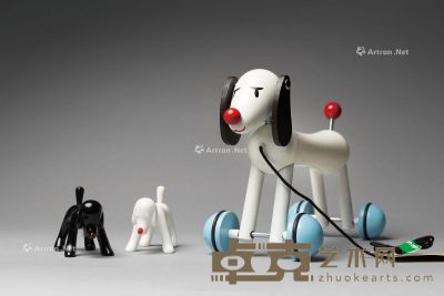 奈良美智 2015年作 2005年作 Shinning Doggies  Sweet Dog by Vilac 综合媒材 9×7×5cm×2；31.5×18×12.5cm
