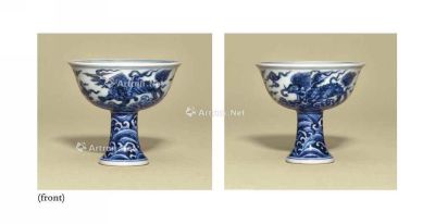 XUANDE SIX-CHARACTER MARK IN UNDERGLAZE BLUE WITHIN A DOUBLE CIR A BLUE AND WHITE STEM CUP