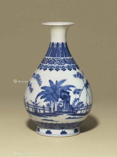 XIANFENG SIX-CHARACTER MARK IN UNDERGLAZE BLUE AND OF THE PERIOD A MING-STYLE BLUE AND WHITE PEAR-SH