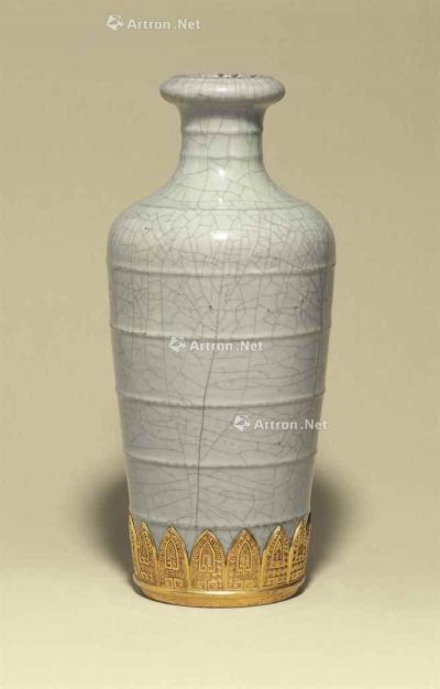 18TH CENTURY A GUAN-STYLE CRACKLE-GLAZED VASE WITH A GILT METAL MOUNT
