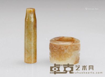 清 带皮白玉班指与烟嘴 (两件一组) 烟嘴长5.0cm;班指Inside 直径2.0cm