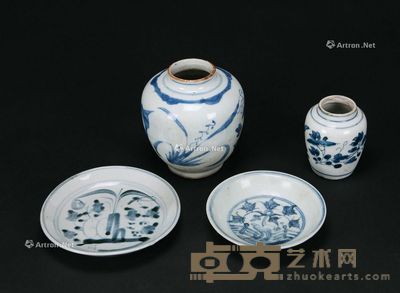 清早期 二青花小碟和二小罐 (一组四件) Dish 直径5.5-6.3cm;Jug 高9.5-13.5cm