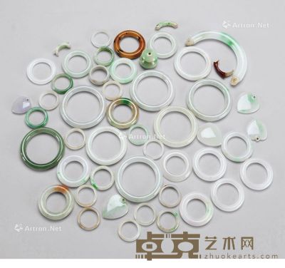 晚清/民国 各色翡翠 （四十九件一组） 桃心2.2×1.9×0.6-2.8×2.4×0.7cm；圆环直径2.1-4.9