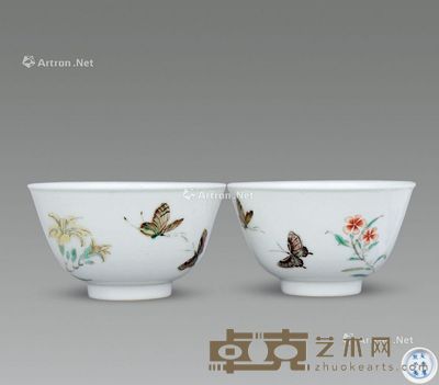 清 粉彩花蝶纹杯 （一对） 直径9.3cm