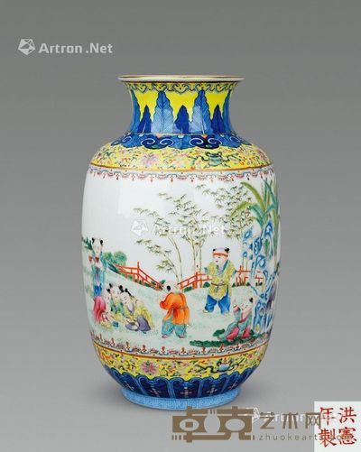 民国 粉彩婴戏纹瓶 高28.5cm