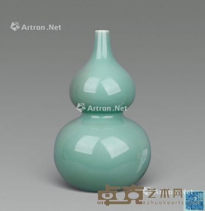 清 豆青釉葫芦瓶 高34cm