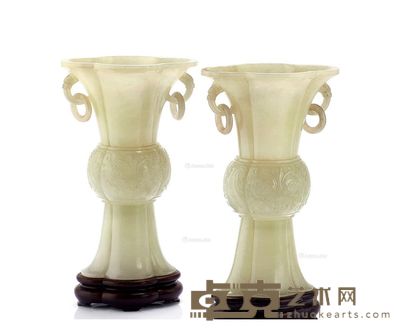清乾隆 白玉雕兽面纹双环耳花觚 （一对） 高17.5cm