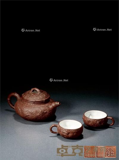 清末民国 江案卿制紫泥竹瘿壶及紫砂杯 (一组三件) 壶9.3×18.3cm;杯3.5×9.5cm×2