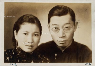 约1937年4月15日作 傅雷 朱梅馥 夫妇 为纪念次子傅敏出生合影